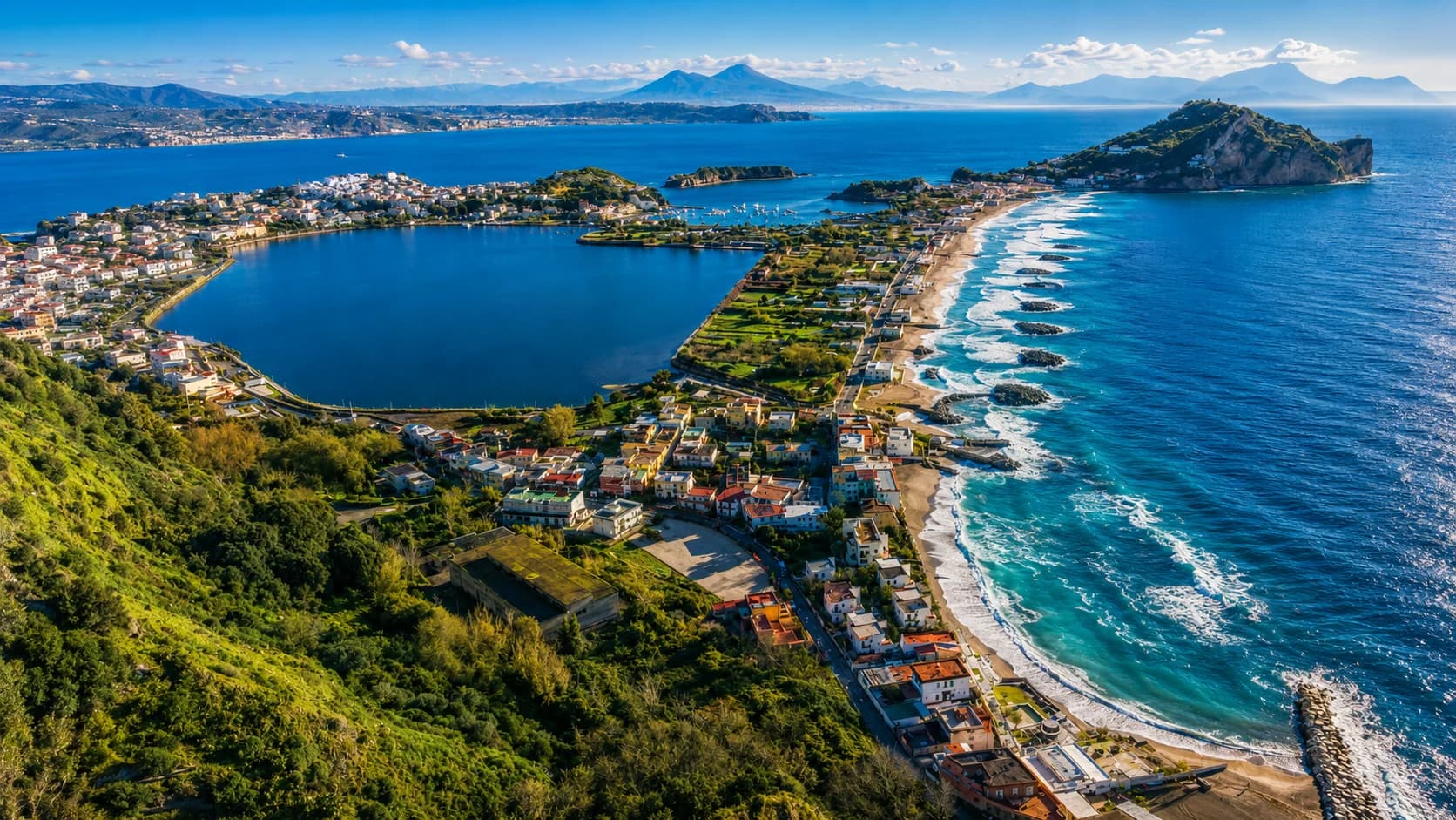 Paesaggio vulcanico dei Campi Flegrei